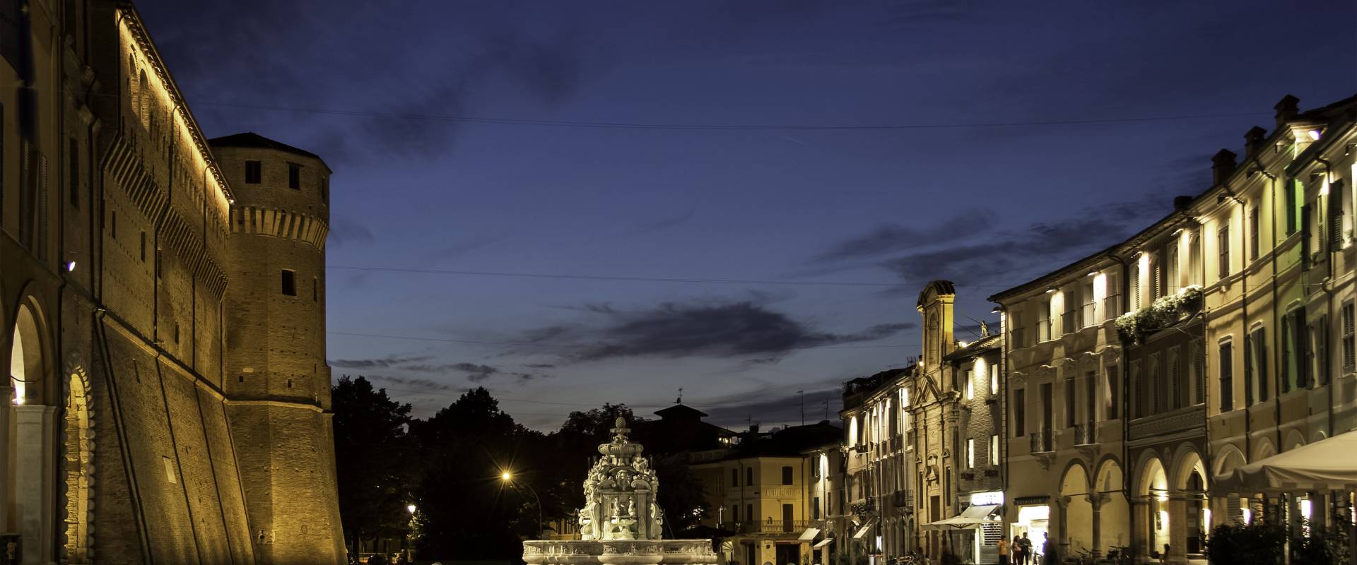 Piazza del Popolo 2014 - all'imbrunire photo by Pierpaoloturchi